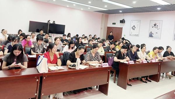 【數(shù)字賦“新” 助企發(fā)展】淮南市女企業(yè)家協(xié)會(huì)舉辦網(wǎng)絡(luò)科技運(yùn)用培訓(xùn)2.jpg